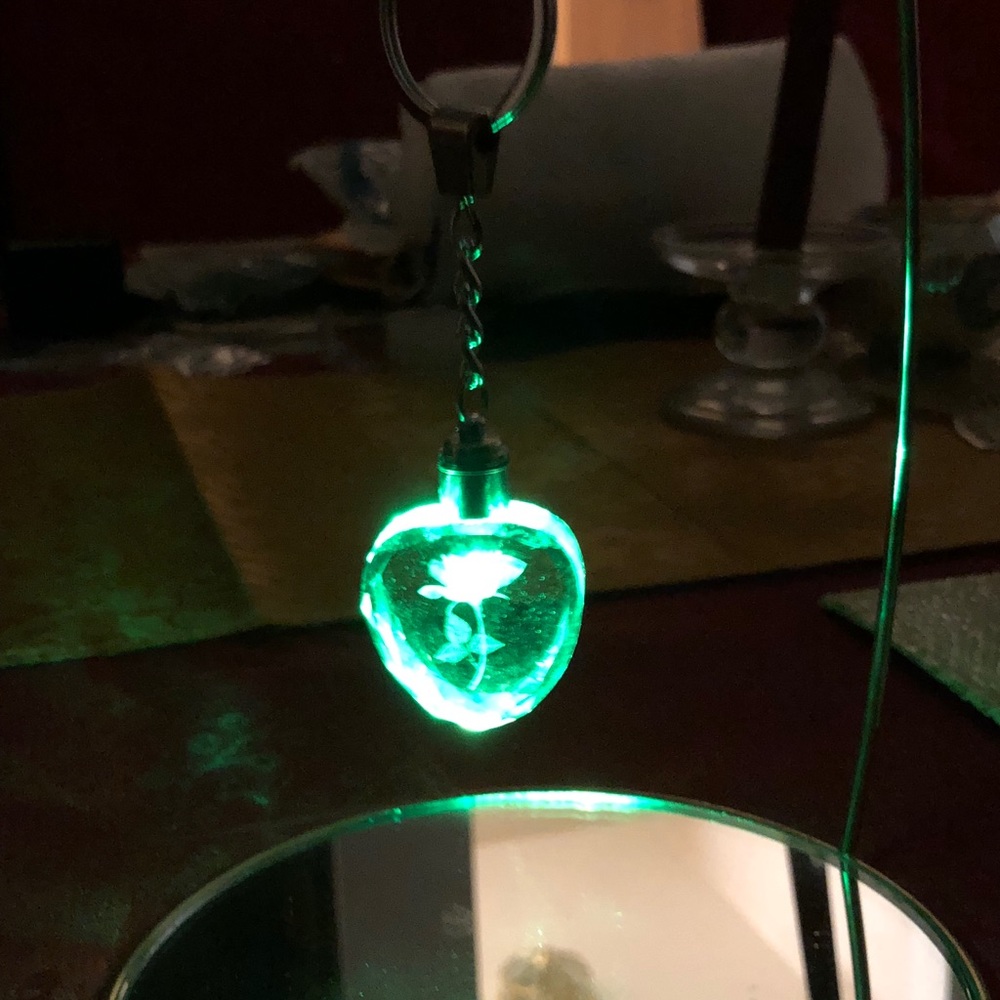 Crystal Rose LED Light Keychain - Picture 3 of 4